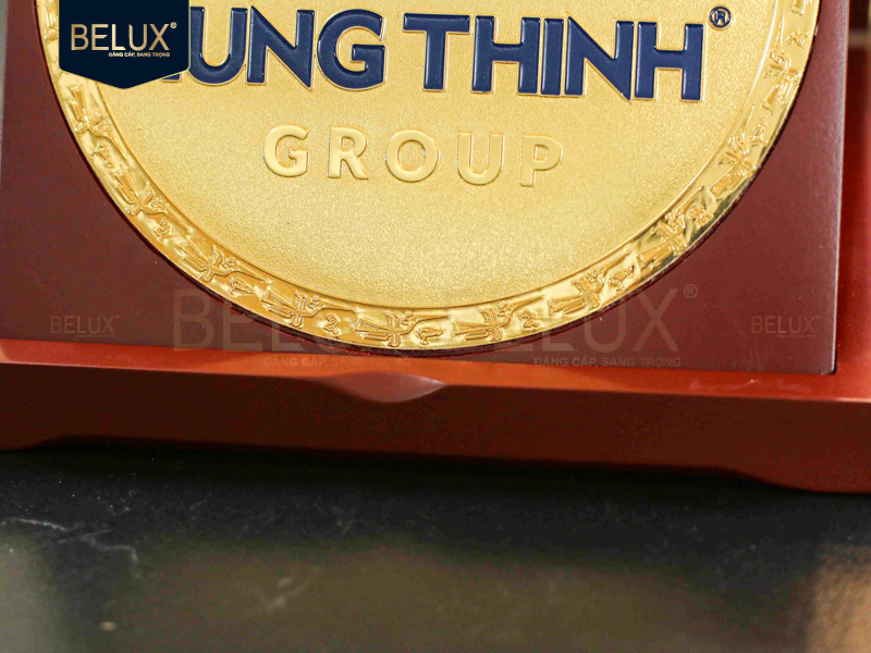 Lô hộp gỗ mặt đĩa Hưng Thịnh Group D14 bằng đồng mạ vàng 24k thiết kế theo yêu cầu&nbsp;